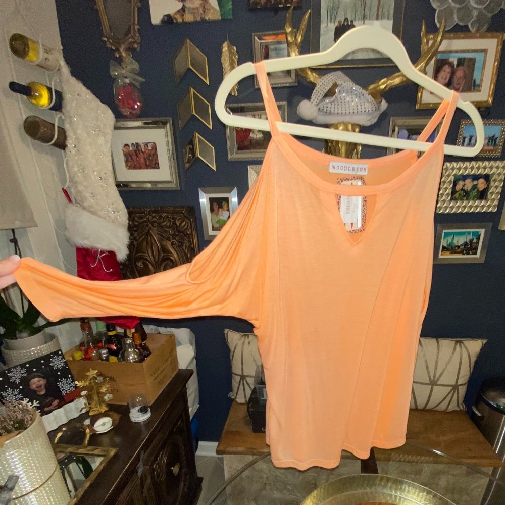 Woodleigh Boutique NWT Exposed Shoulder Top